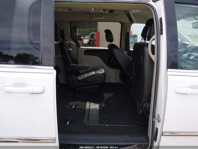 2015 Chrysler Town & Country Touring მანქანა იყიდება აუქციონზე, vin: 2C4RC1BG9FR588817, აუქციონის ნომერი: 45053211