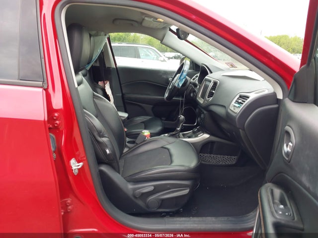 45053334 :رقم المزاد ، 3C4NJDBB5JT199401 vin ، 2018 Jeep Compass Latitude 4x4 مزاد بيع