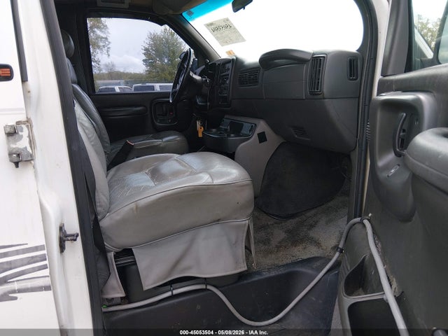 45053504 :رقم المزاد ، 1GJHG39RX21213755 vin ، 2002 Gmc Savana Standard مزاد بيع