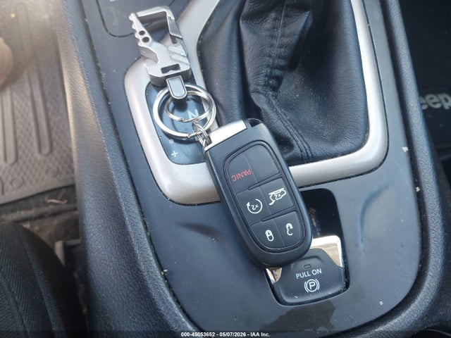 45053652 :رقم المزاد ، 1C4PJMCS4HW509131 vin ، 2017 Jeep Cherokee 75th Anniversary Edition 4x4 مزاد بيع