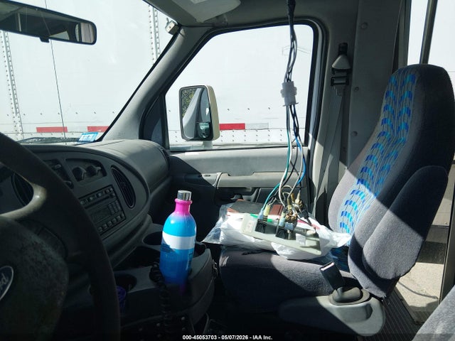 45053703 :رقم المزاد ، 1FDWE35L27DB26584 vin ، 2007 Ford E-350 Cutaway مزاد بيع