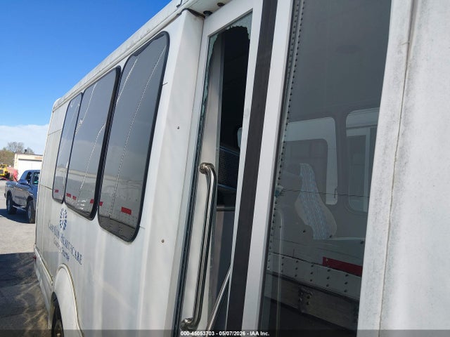45053703 :رقم المزاد ، 1FDWE35L27DB26584 vin ، 2007 Ford E-350 Cutaway مزاد بيع