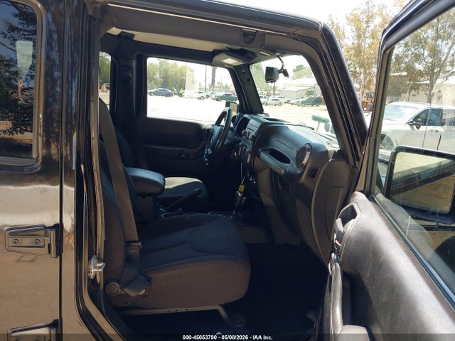 1C4BJWDG8FL687896 Jeep Wrangler Unlimited Sport