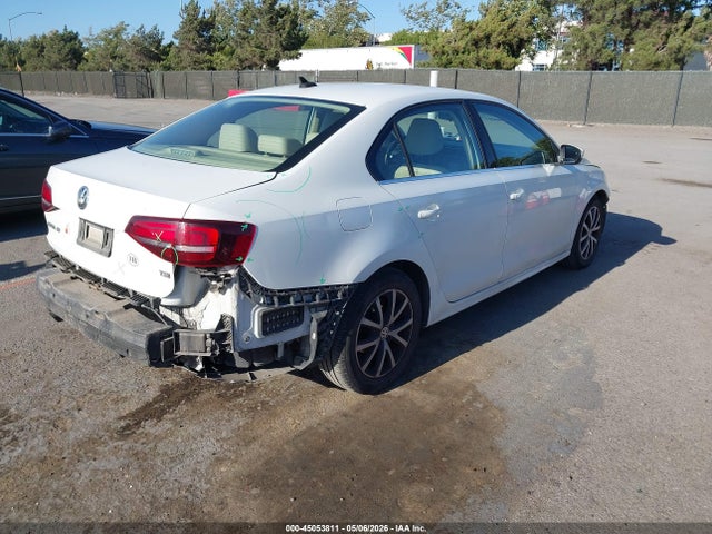 45053811 :رقم المزاد ، 3VWDB7AJ9JM220325 vin ، 2018 Volkswagen Jetta 1.4t Se/1.4t Wolfsburg Edition مزاد بيع