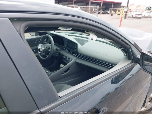 KMHLL4AG1PU432084 Hyundai ELANTRA SE