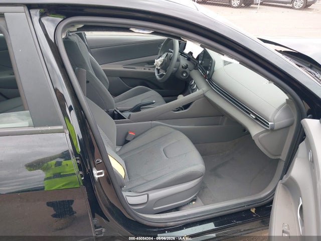 KMHLL4AG1PU432084 Hyundai ELANTRA SE