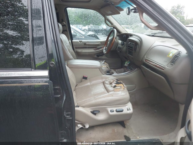 45054319 :رقم المزاد ، 5LMFU28A6YLJ19830 vin ، 2000 Lincoln Navigator مزاد بيع