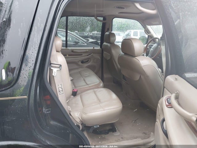 45054319 :رقم المزاد ، 5LMFU28A6YLJ19830 vin ، 2000 Lincoln Navigator مزاد بيع
