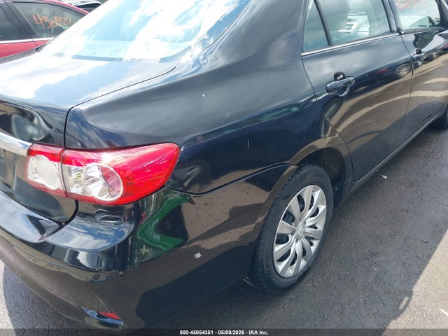 45054351 :رقم المزاد ، 2T1BU4EE1DC057957 vin ، 2013 Toyota Corolla Le مزاد بيع