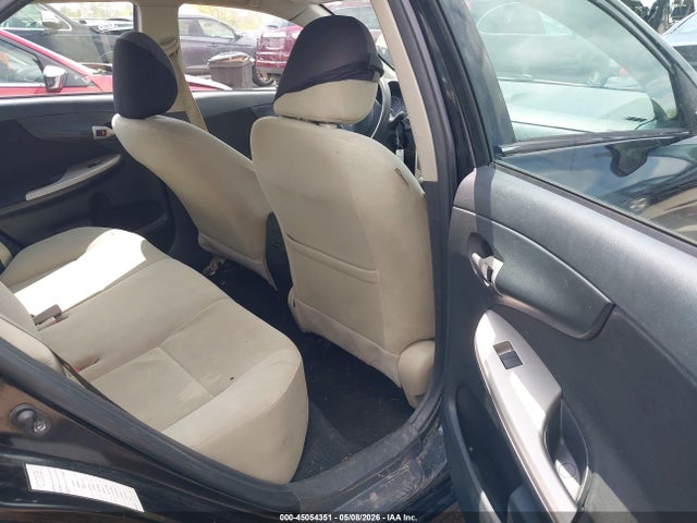 45054351 :رقم المزاد ، 2T1BU4EE1DC057957 vin ، 2013 Toyota Corolla Le مزاد بيع