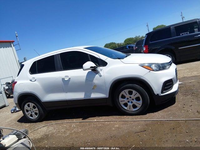 3GNCJKSB1JL405185 Chevrolet TRAX LS