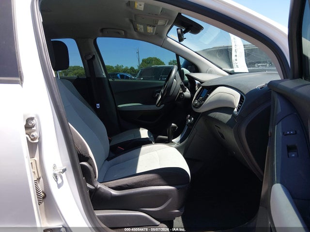 3GNCJKSB1JL405185 Chevrolet TRAX LS