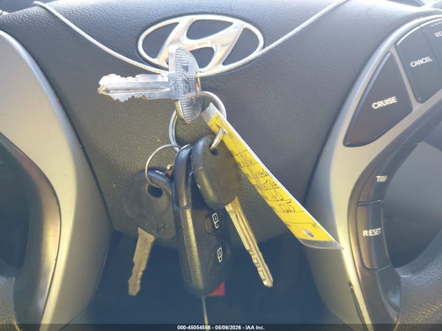 Продажа на аукционе авто 2016 Hyundai Elantra Se, vin: 5NPDH4AE5GH775225, номер лота: 45054556