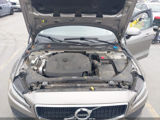 45054723 :رقم المزاد ، YV1102EK3M2427316 vin ، 2021 Volvo V60 T5 Momentum مزاد بيع