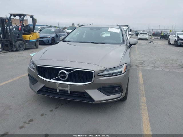 45054723 :رقم المزاد ، YV1102EK3M2427316 vin ، 2021 Volvo V60 T5 Momentum مزاد بيع