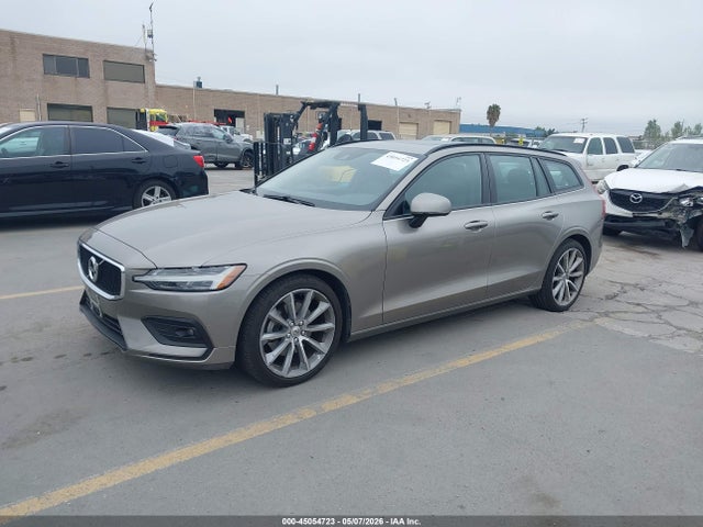 45054723 :رقم المزاد ، YV1102EK3M2427316 vin ، 2021 Volvo V60 T5 Momentum مزاد بيع