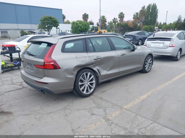 45054723 :رقم المزاد ، YV1102EK3M2427316 vin ، 2021 Volvo V60 T5 Momentum مزاد بيع