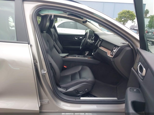 45054723 :رقم المزاد ، YV1102EK3M2427316 vin ، 2021 Volvo V60 T5 Momentum مزاد بيع