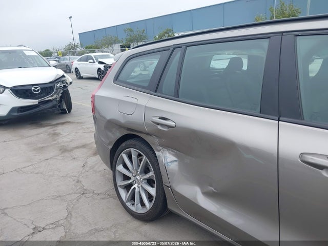45054723 :رقم المزاد ، YV1102EK3M2427316 vin ، 2021 Volvo V60 T5 Momentum مزاد بيع