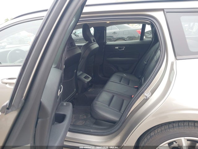 45054723 :رقم المزاد ، YV1102EK3M2427316 vin ، 2021 Volvo V60 T5 Momentum مزاد بيع