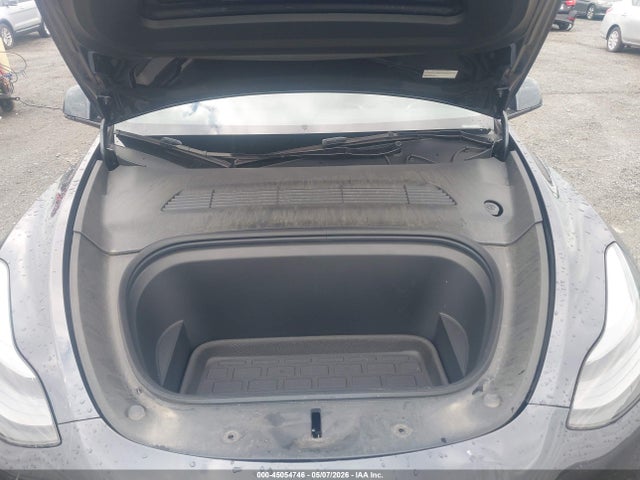 2024 Tesla Model Y Long Range Dual Motor All-wheel Drive მანქანა იყიდება აუქციონზე, vin: 7SAYGDEE1RA264563, აუქციონის ნომერი: 45054746