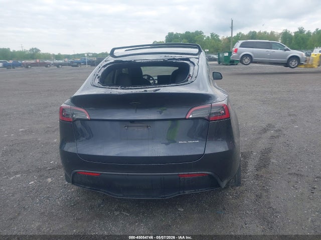2024 Tesla Model Y Long Range Dual Motor All-wheel Drive მანქანა იყიდება აუქციონზე, vin: 7SAYGDEE1RA264563, აუქციონის ნომერი: 45054746