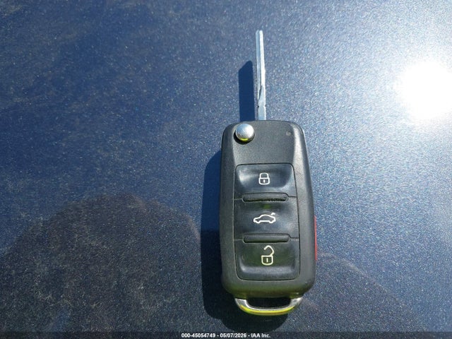45054749 :رقم المزاد ، 1VWDT7A3XHC052981 vin ، 2017 Volkswagen Passat 1.8t R-line مزاد بيع