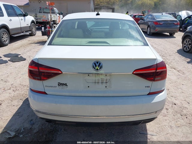 45054749 :رقم المزاد ، 1VWDT7A3XHC052981 vin ، 2017 Volkswagen Passat 1.8t R-line مزاد بيع