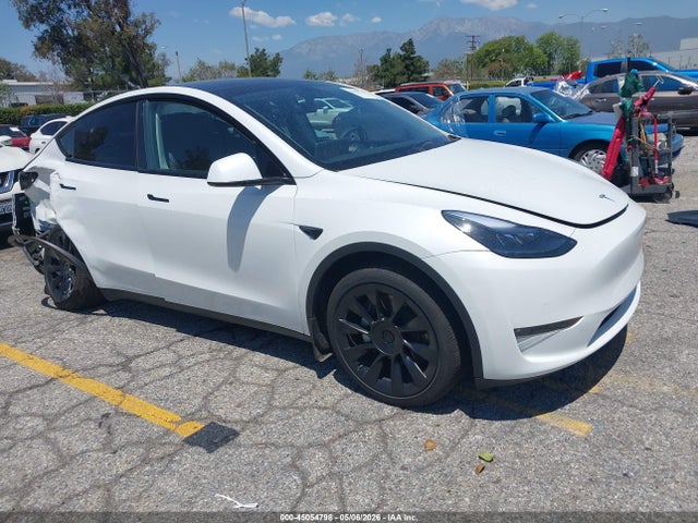 2022 Tesla Model Y Long Range Dual Motor All-wheel Drive მანქანა იყიდება აუქციონზე, vin: 7SAYGAEE6NF522782, აუქციონის ნომერი: 45054798