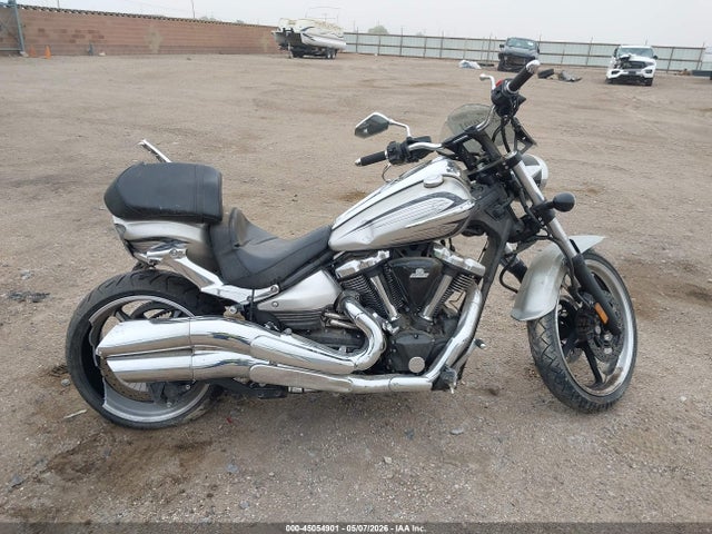 45054901 :رقم المزاد ، JYAVP27E5AA012358 vin ، 2010 Yamaha Xv1900 Cu مزاد بيع
