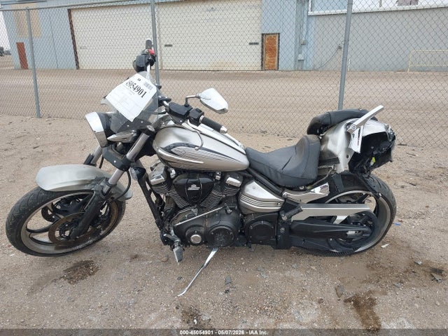 45054901 :رقم المزاد ، JYAVP27E5AA012358 vin ، 2010 Yamaha Xv1900 Cu مزاد بيع
