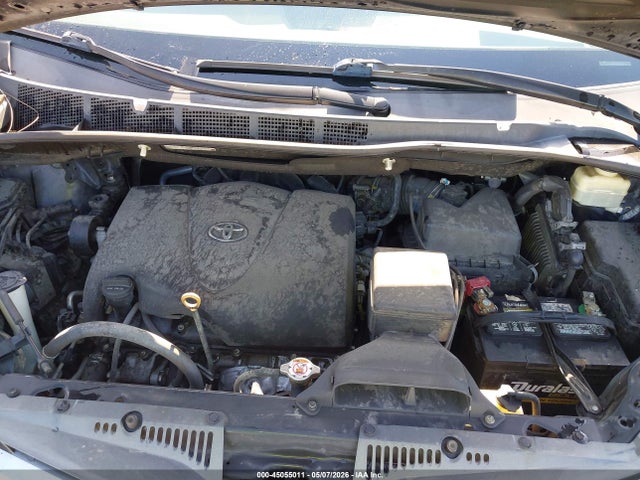 5TDYZ3DC0JS909756 Toyota Sienna Xle 8 Passenger
