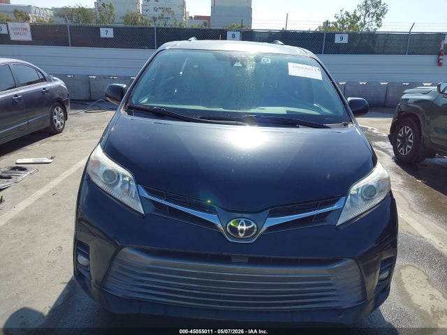 5TDYZ3DC0JS909756 Toyota Sienna Xle 8 Passenger