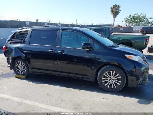 5TDYZ3DC0JS909756 Toyota Sienna Xle 8 Passenger