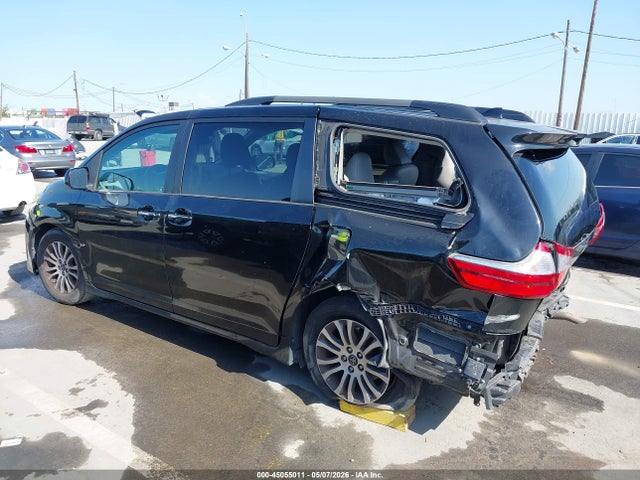 5TDYZ3DC0JS909756 Toyota Sienna Xle 8 Passenger