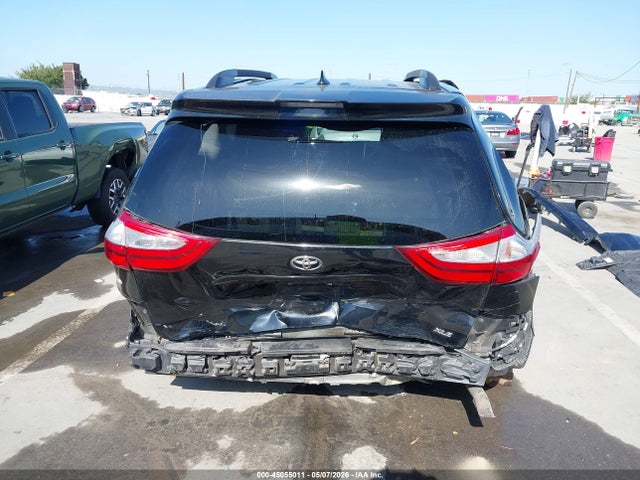 5TDYZ3DC0JS909756 Toyota Sienna Xle 8 Passenger