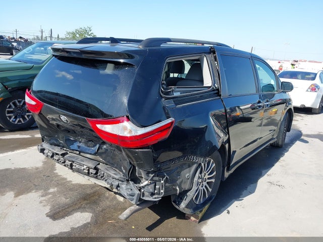 5TDYZ3DC0JS909756 Toyota Sienna Xle 8 Passenger