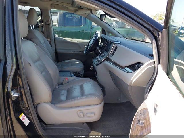 5TDYZ3DC0JS909756 Toyota Sienna Xle 8 Passenger