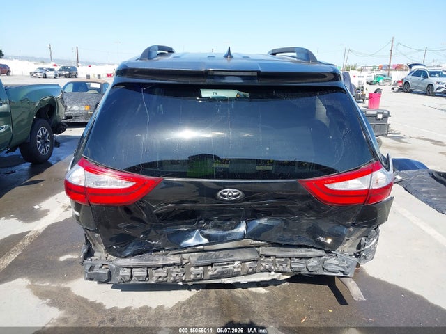5TDYZ3DC0JS909756 Toyota Sienna Xle 8 Passenger