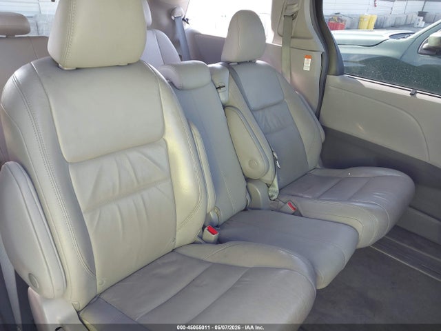 5TDYZ3DC0JS909756 Toyota Sienna Xle 8 Passenger