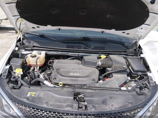 Продажа на аукционе авто 2017 Chrysler Pacifica Touring-l Plus, vin: 2C4RC1EG2HR622319, номер лота: 45055102