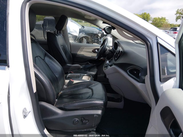 Продажа на аукционе авто 2017 Chrysler Pacifica Touring-l Plus, vin: 2C4RC1EG2HR622319, номер лота: 45055102
