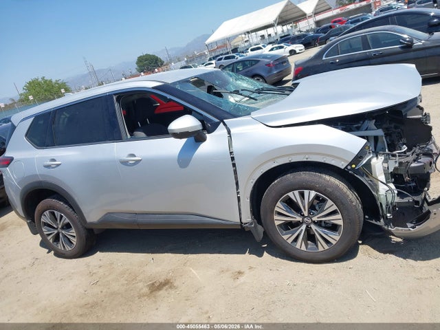 5N1AT3BA1MC819988 Nissan Rogue Sv Fwd