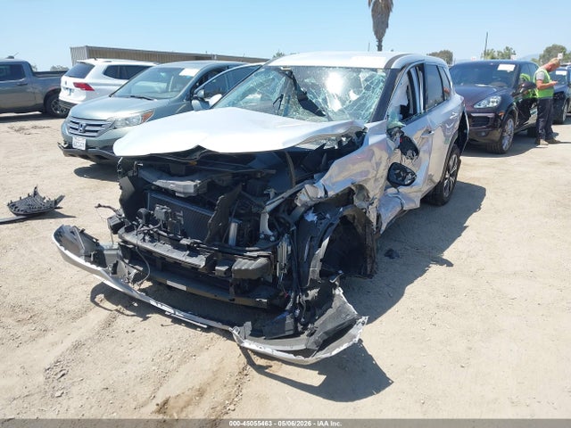 5N1AT3BA1MC819988 Nissan Rogue Sv Fwd