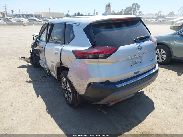 5N1AT3BA1MC819988 Nissan Rogue Sv Fwd