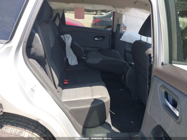 5N1AT3BA1MC819988 Nissan Rogue Sv Fwd