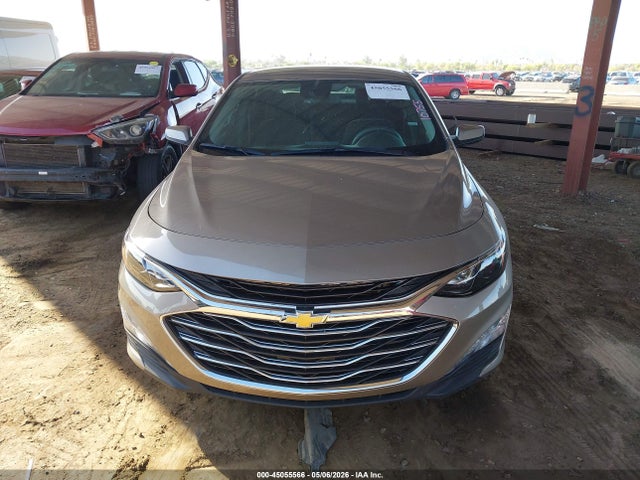 1G1ZD5ST2SF119905 Chevrolet Malibu Fwd 1lt