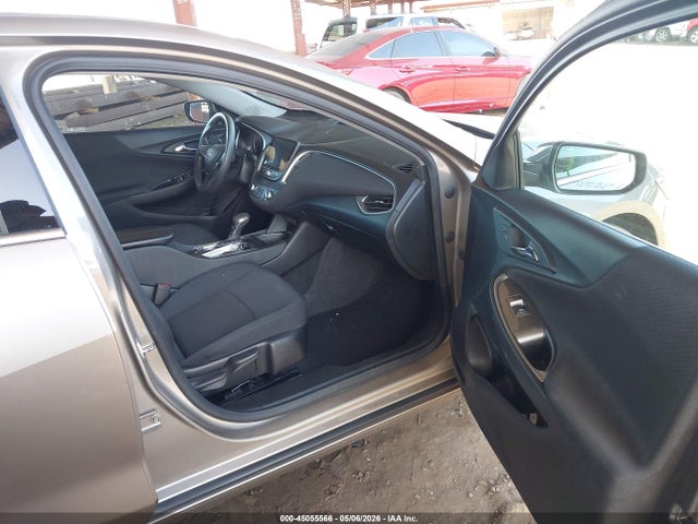 1G1ZD5ST2SF119905 Chevrolet Malibu Fwd 1lt