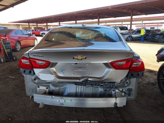 1G1ZD5ST2SF119905 Chevrolet Malibu Fwd 1lt