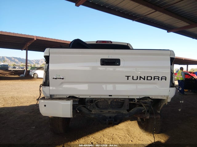 5TFAY5F11KX780255 Toyota Tundra 1794 5.7l V8